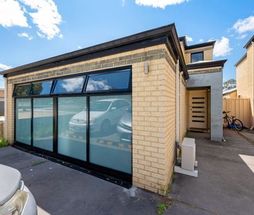 FURNISHED BRAND NEW LARGE ROOM $220.00pw included general cleaning,... - Photo 2