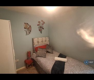 4 bedroom end of terrace house to rent - Photo 5