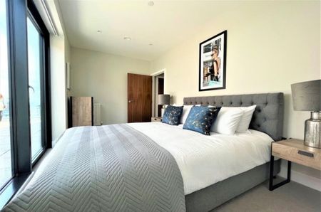 1 Bed Penthouse, Avalon Point, E14 - Photo 5