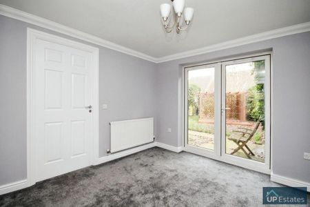 4 bedroom detached house to rent - Photo 2