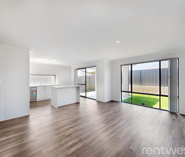 IDEALLY SITUATED MODERN FAMILY HOME - Photo 1