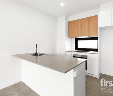 Luxury In The Heat Of Werribee - Photo 4