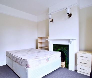 4 bedroom semi-detached house to rent - Photo 3