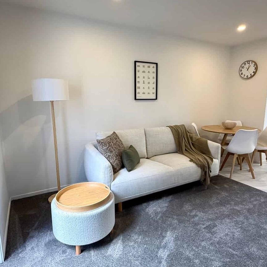 EXECUTIVE FULLY FURNISHED INNER CITY BRAND NEW APARTMENT! - Photo 1