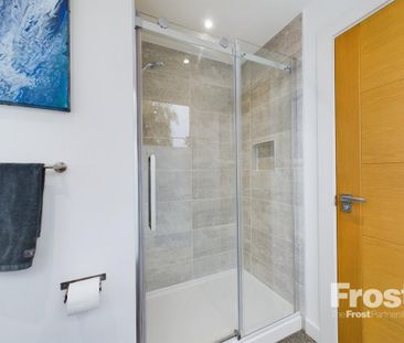 4 bedroom detached house to rent - Photo 3