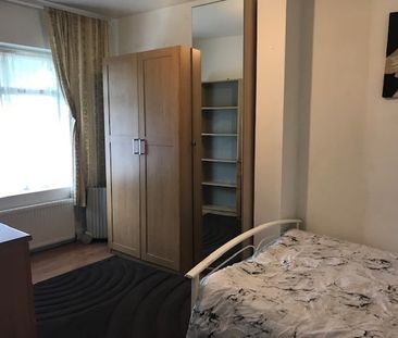 Room in a Shared House, North Circular Road, NW10 - Photo 2