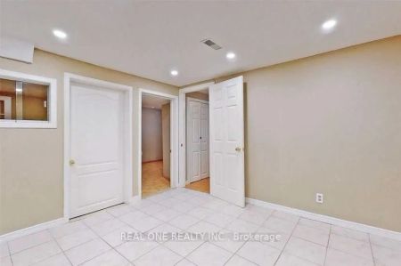 Property For Lease | N9294727 - Photo 4