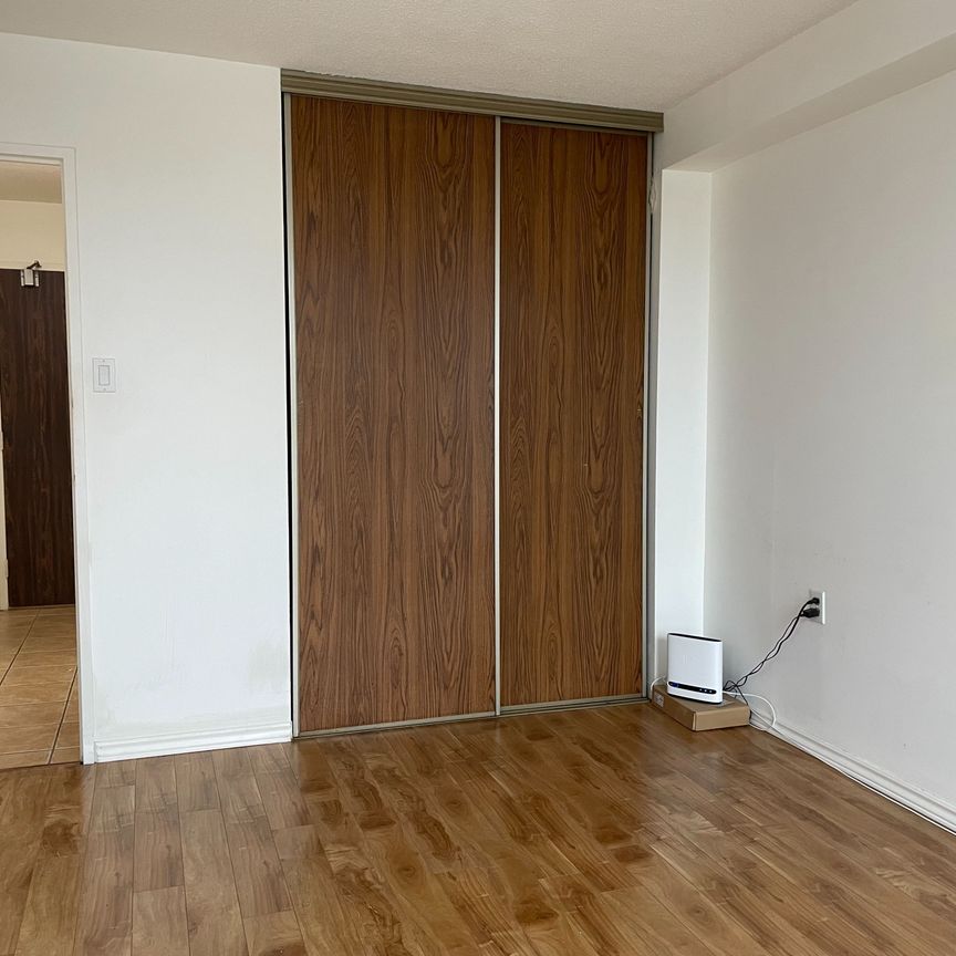 For Lease - 18 Knightsbridge Road Unit# 406, Brampton, Ontario - Photo 1