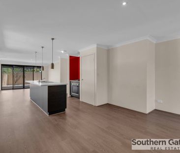 Spacious 3 bedroom 2 bathroom home - Photo 5