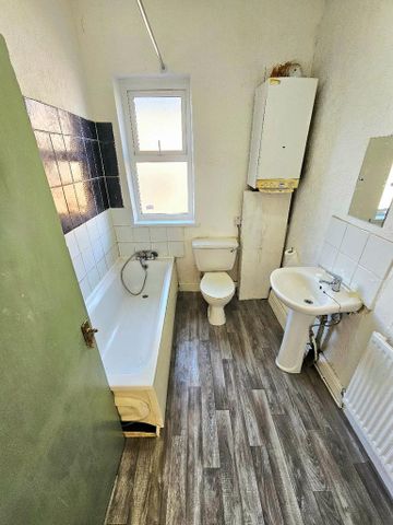 2 bedroom terraced house to rent - Photo 2