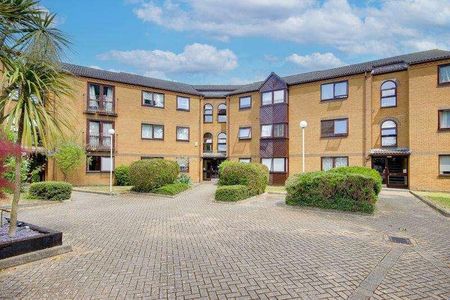 Westgate Court, Waltham Cross, EN8 - Photo 4