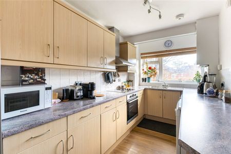 St. Georges Avenue, Weybridge, Surrey, KT13 flat to rent - Photo 5