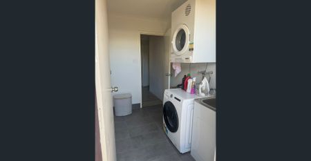 Coastal Comfort and Quiet Living – Walk to the Beach! - Photo 4