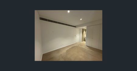 Near new one bedroom apartment in central park ***unfurnished, bill not included*** - Photo 2