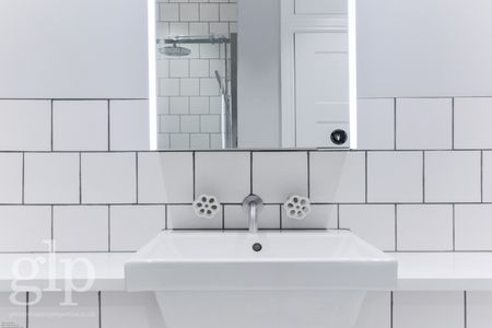 Flat, Carnaby Street, Soho, W1F - Photo 5