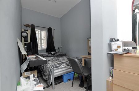 3 bedroom flat to rent - Photo 2