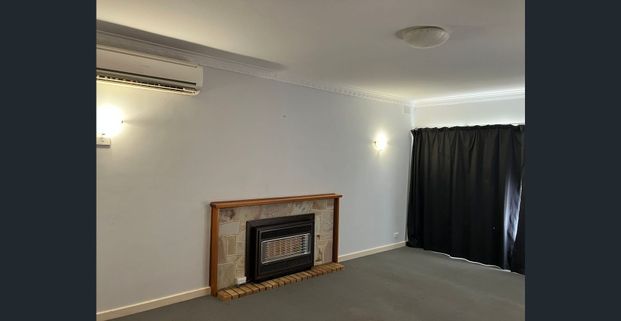 Located close to Tea Tree Plaza, Modbury Hospital, bus and schools - Photo 1