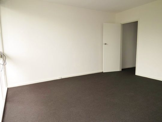 Bright and Spacious Two Bedroom Apartment - Photo 1