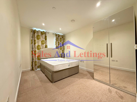 2 bedroom flat to rent - Photo 5