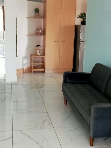 Beautiful Spacious Home Between Broadbeach and Surfers - Photo 3