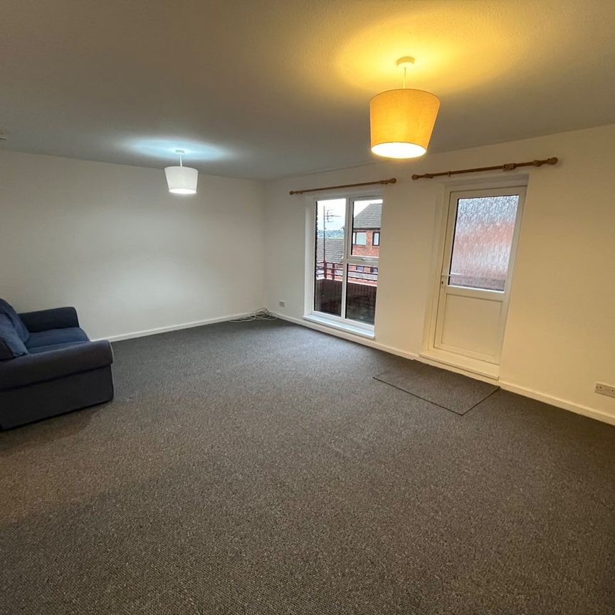 2 Bed Maisonette, Hilltop Court, LU1 - Photo 1