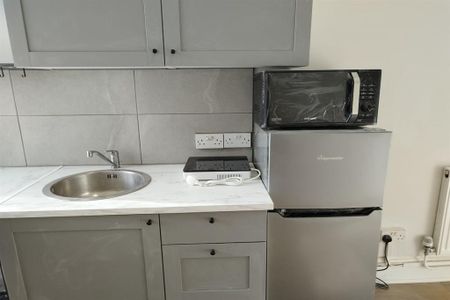 Studio to rent - Photo 3