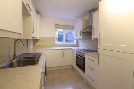 Balmoral Court, Priory Field Drive, Edgware, Middlesex, HA8 - Photo 4