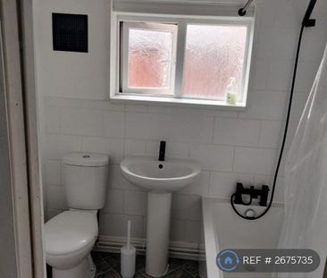 1 bedroom in a house share to rent - Photo 3