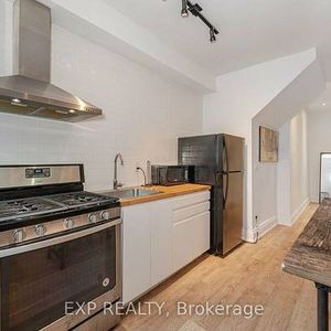 LITTLE PORTUGAL EXPOSED BRICK 2 BEDS 1 BATH - Photo 2