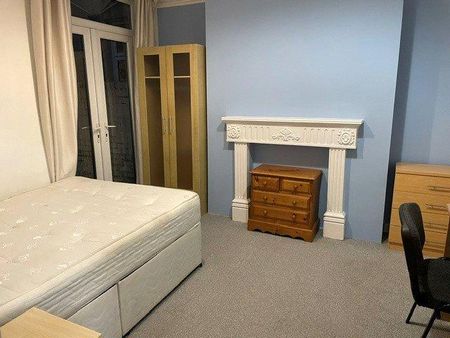 5 bedroom terraced house to rent - Photo 4