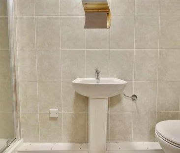 Sandringham Apartments, Osborne Road, Southsea, PO5 - Photo 5