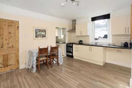 2 bedroom maisonette to rent - Photo 2