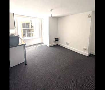 Bedsit, Southleigh Road, BS8 - Photo 1