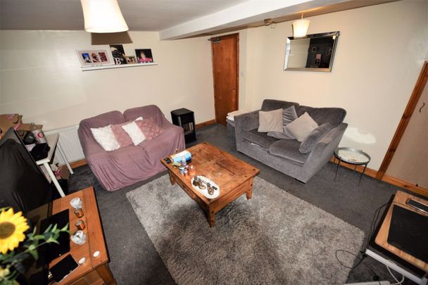 1 bedroom Flat in Brudenell Road, Leeds - Photo 1