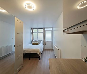 1 Bed Flat, Further Green Road, SE6 - Photo 2