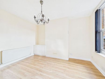 4 bedroom end of terrace house to rent - Photo 4