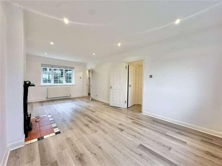 Woodhall Lane, Shenley, Radlett, Hertfordshire, WD7 - Photo 2