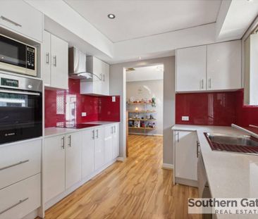 4 BEDROOM HOME WITH WORKSHOP - Photo 6