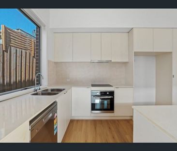 Modern, Low-Maintenance Living in the Heart of Drouin - Photo 6