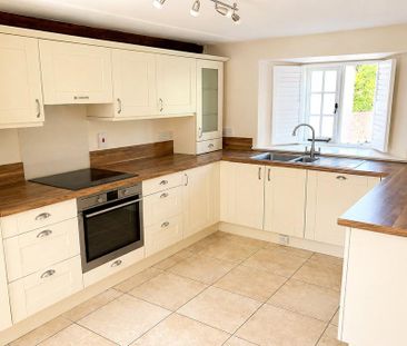 2 bedroom semi-detached house to rent - Photo 4