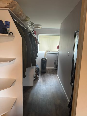 3 Bedroom House with Heated Garage - Photo 5