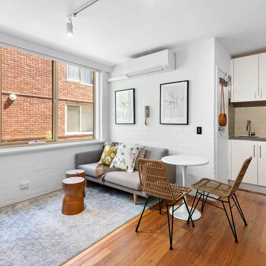 Delightful Open Plan Unit With A Modern Edge - Photo 1