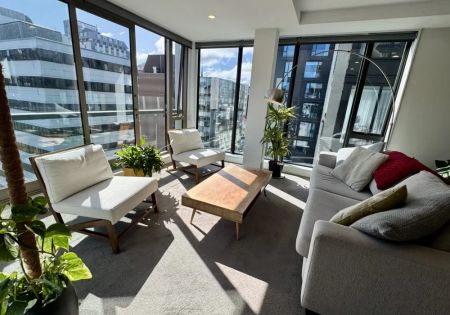 A beautifully presented, light and bright two bedroom apartment - Photo 3