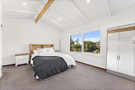 Tranquil Tree-Top Living in Mount Keira - Photo 3