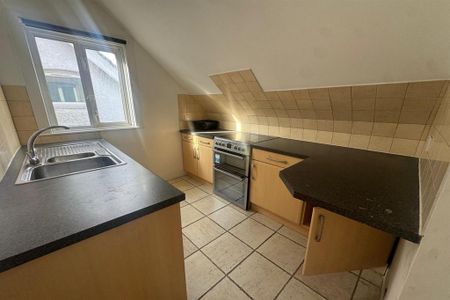 4 bedroom flat to rent - Photo 5