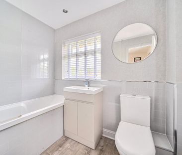 3 bedroom semi-detached house to rent - Photo 5