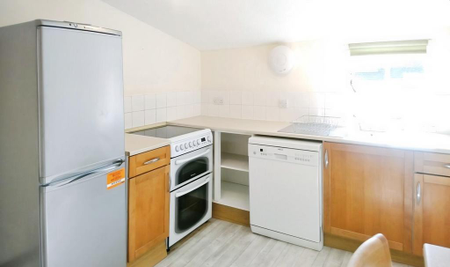 2 bedroom flat to rent - Photo 2