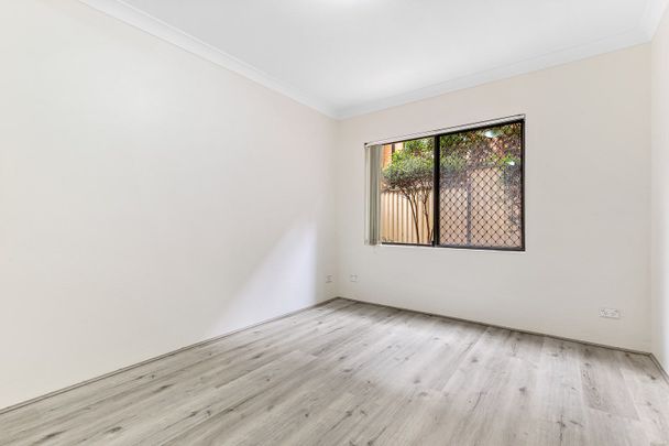 Large Courtyard Apartment - Photo 1