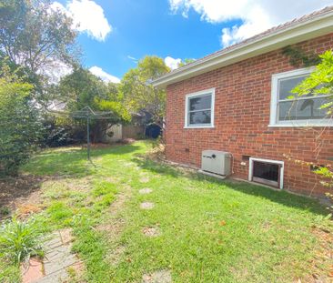 Character Home - Three Bedrooms, Study, Shed & Additional Parking - Photo 6