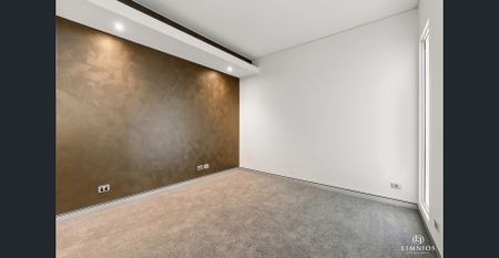 Executive-Style CBD Apartment with Stunning 16th-Floor Views - Photo 4